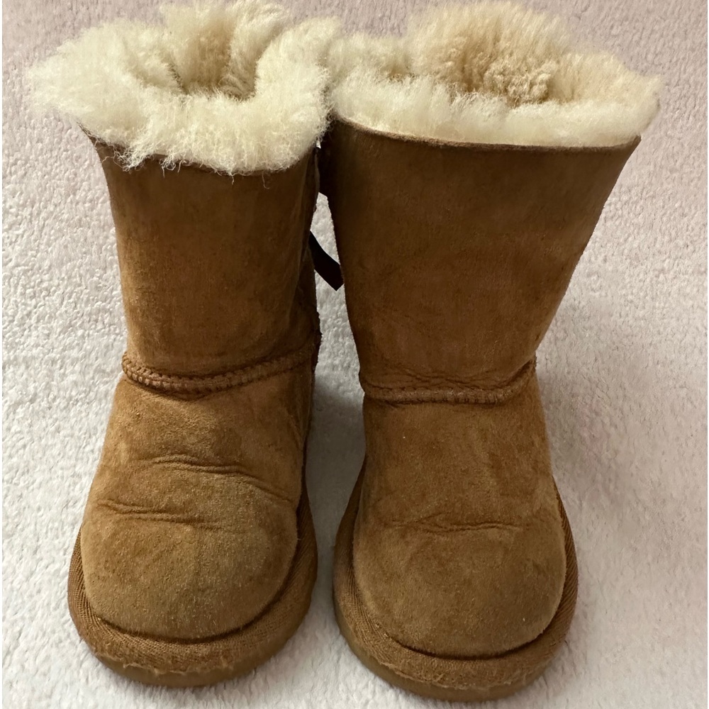 Ugg boots with bows